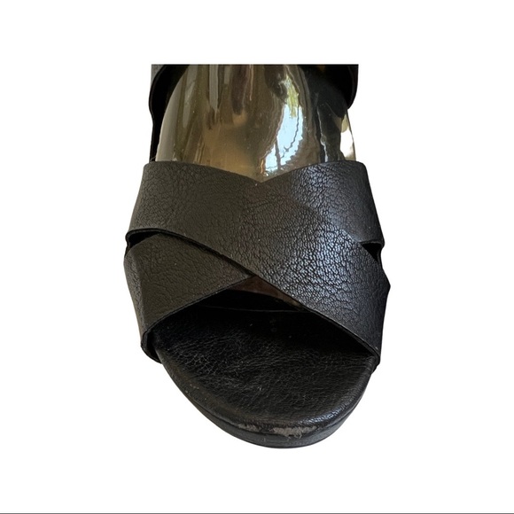 New Direction Sandal Wedge - Picture 4 of 5